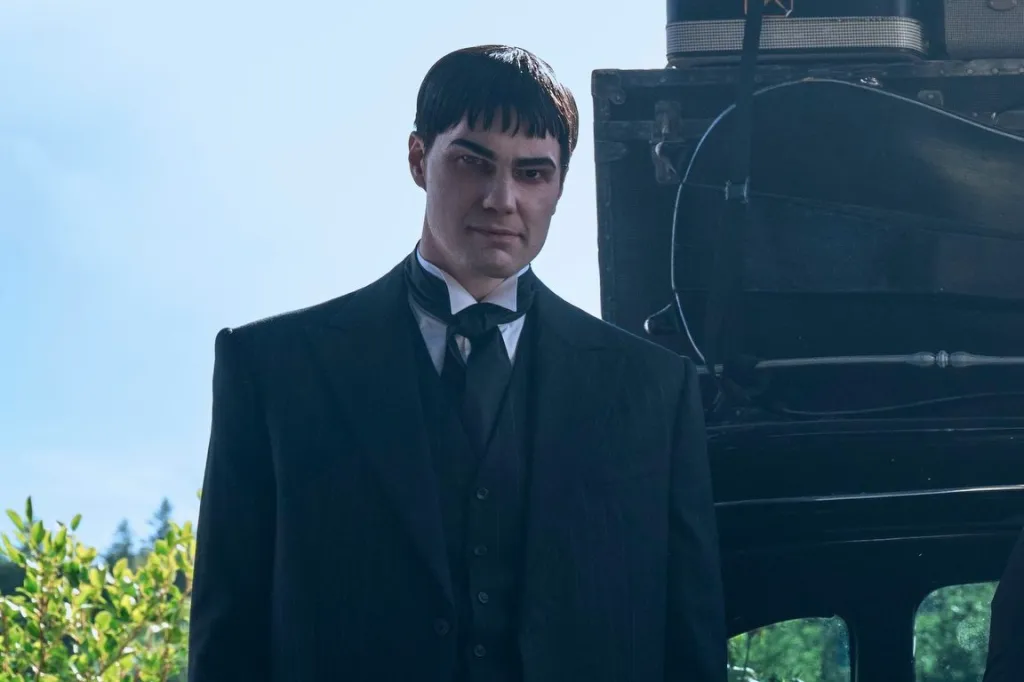 لارچ (با بازی یونس سواتامو)