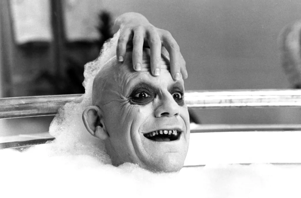 پروفسور اورلف (با بازی کریستوفر لوید)