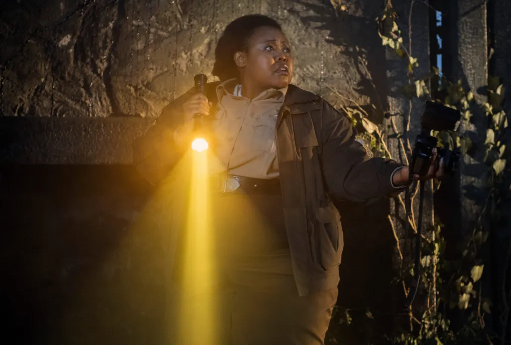 کلانتر سانتیاگو (با بازی لوییاندا یوناتی لوئیس-نیوو)